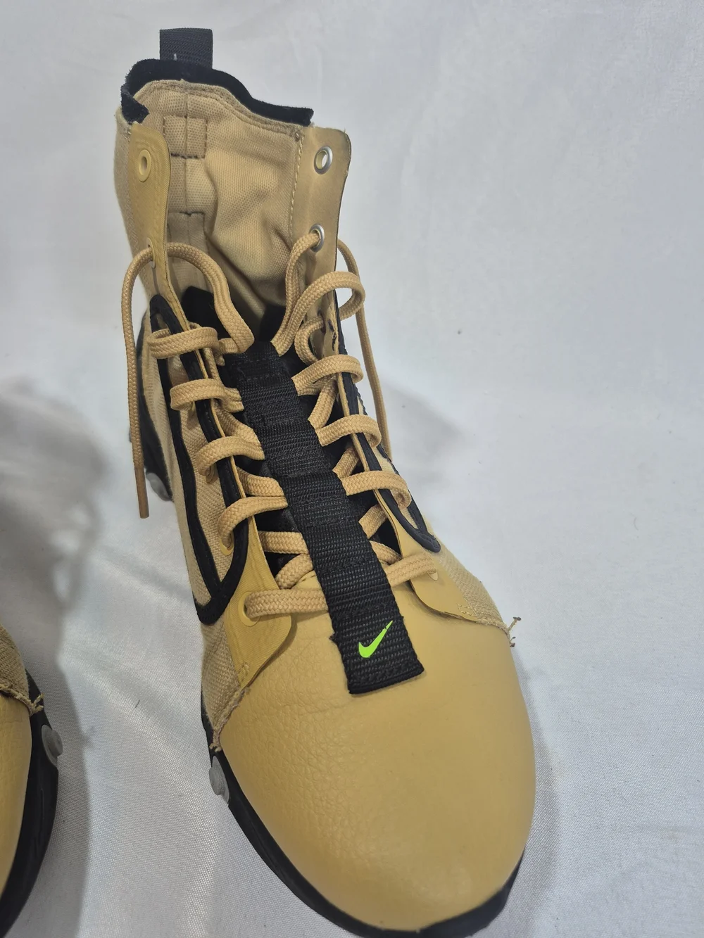 Nike  React Gold Men’s  High-Top Athletic Sneakers